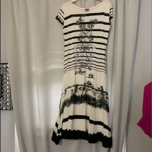 Viscose ( jersey feel) black and white print dress
